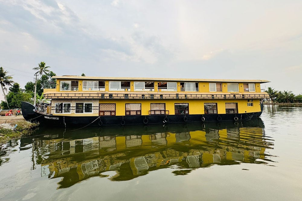 houseboat internal picture