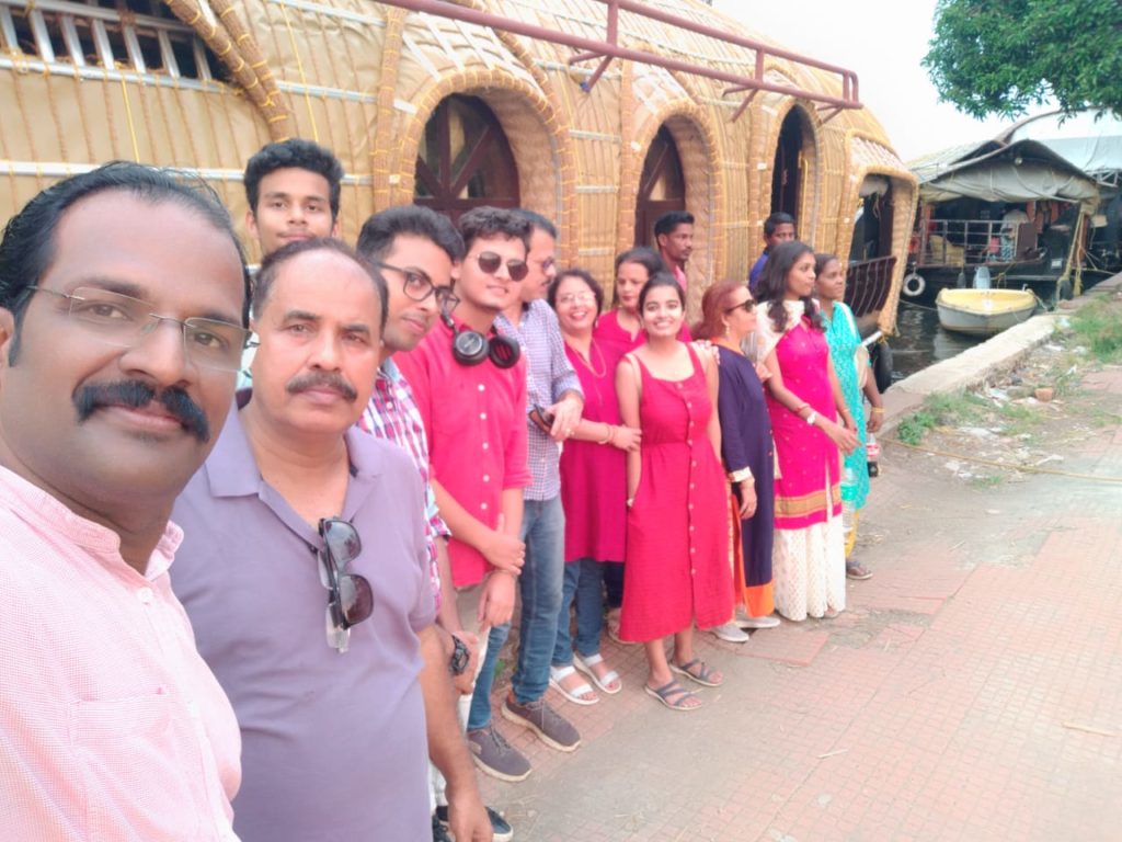 family houseboat trip